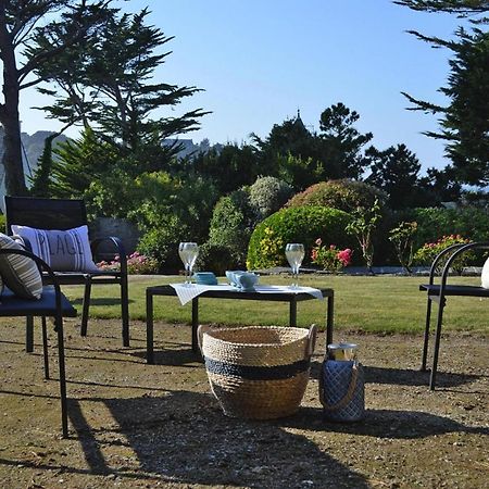 Villa In Locquirec With Garden Exterior foto